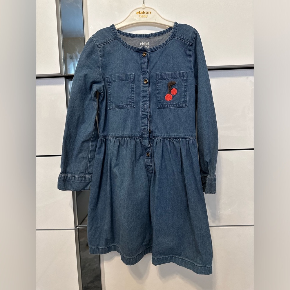 Toddler girls dress, size 5, Carter’s brand.